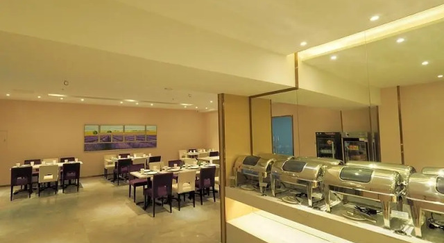 Lavande Hotel·Guangzhou Luoxi Xiajiao Metro Station, Boek Hotel Hotels in Guangdong met parkeren, Parkeren