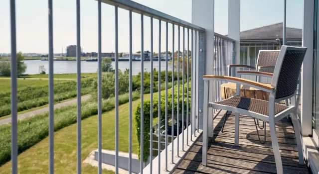 Полулюкс с балконом Van der Valk Hotel ARA