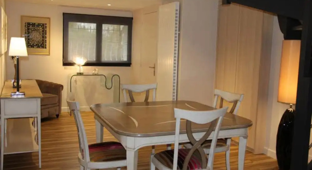 Chambres d’hotes dans maison complete : La Source, Book Hotel  