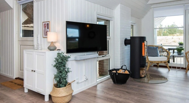 Alluring Holiday Home in Henne With Terrace, Book Hotel 3-stjernede hoteller i Henne, 3*