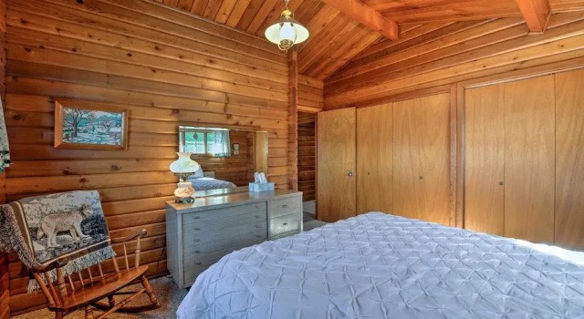 Коттедж Waterfront Manson Cabin on Lake Chelan w/ Deck!