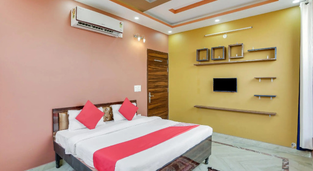 OYO 76178 Premium Stays