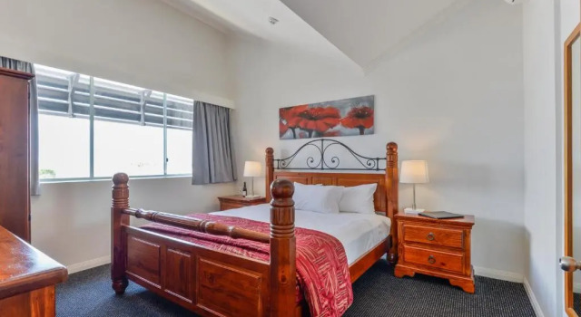 Люкс Executive Burnett Riverside Hotel