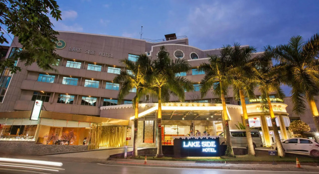 Lake Side Hotel