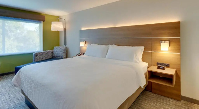Двухместный номер Deluxe Holiday Inn Express & Suites - Roanoke - Civic Center