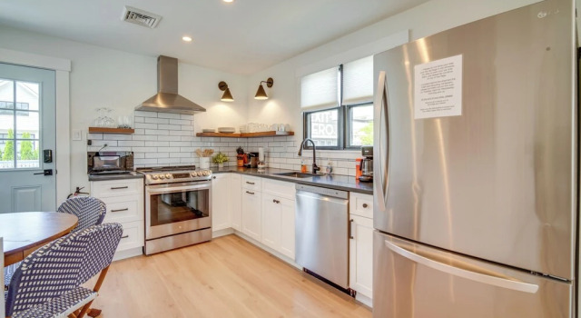 Коттедж Beautiful Cape May Cottage: Walk to Beach & Mall!