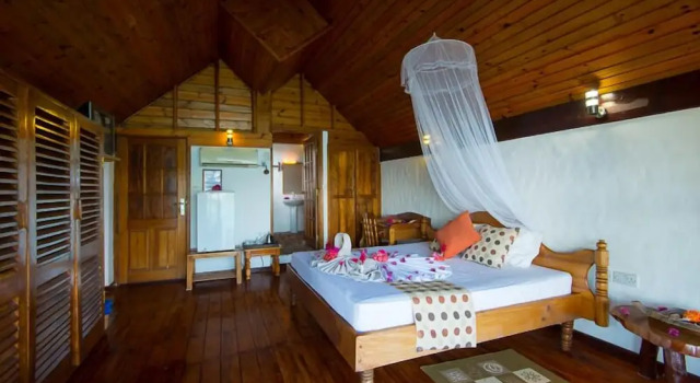 Standaard Tweepersoonskamer met balkon en  uitzicht op zee Colibri Guest House