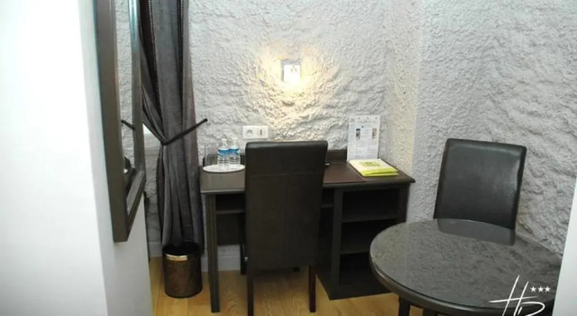 Двухместный номер Standard Logis Hostellerie des Ducs