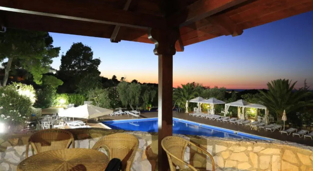 Hotel Club Bellavista, Rezerwuj Hotel Hotele w Foresta Umbra z basenem, Basen