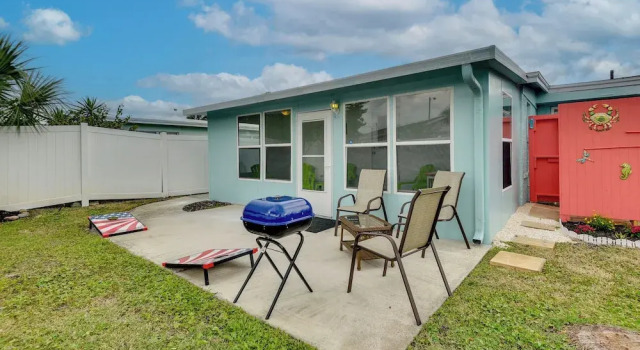 Коттедж Ormond Beach Vacation Rental - Walk to Ocean!