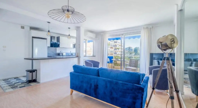 SERRENDY 2-bedroom apartment with terrace and parking only 100 meters
