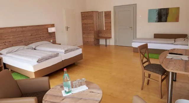 Трёхместный номер Standard Klosterhotel Kreuz