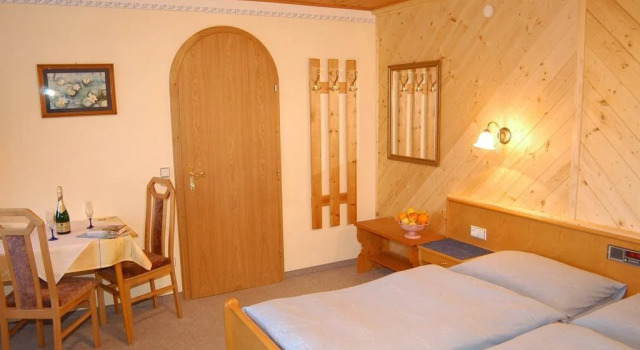 Pension Appartements Grillhofer, Rezerwuj Apartament Hotele w Salzburg z parkingiem, Parking