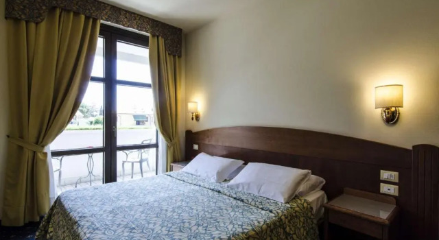 Hotel Smeraldo, Забронировать Отель Отели Лацизе с завтраком, Завтраки