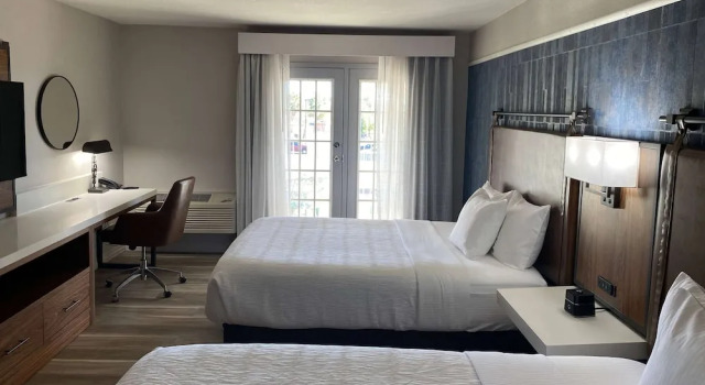 Четырёхместный номер Standard La Quinta Inn & Suites by Wyndham Safford Copper Valley