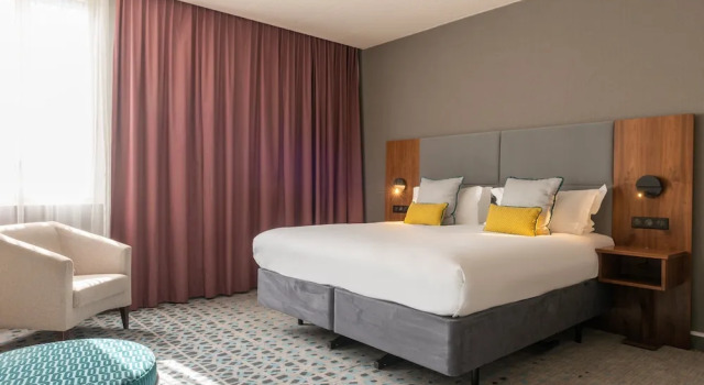 Люкс c 1 комнатой Crowne Plaza Paris - Republique by IHG