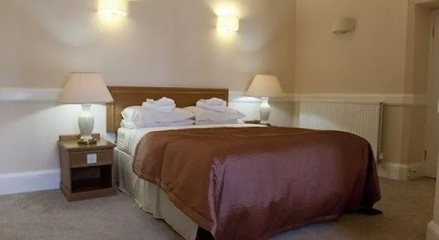 Lloyd Thomas Centre, Rezervați Hotel Lampeter Ceredigion