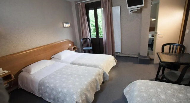 Трёхместный номер Standard Logis Hôtel Restaurant Le Mont Aigoual