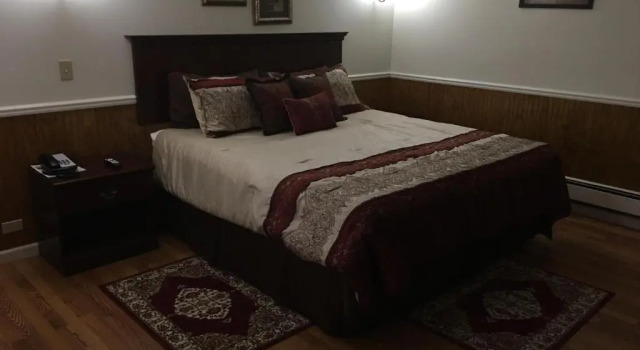 Двухместный люкс Kingsway Inn