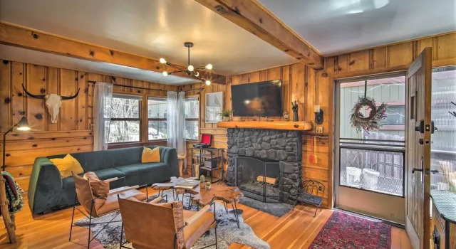1 Mi to Bear Mountain: Cabin in Big Bear Lake, Забронировать Дом для отпуска Виллы Биг-Бэр-Лейк, рядом с Chair 5, Вилла