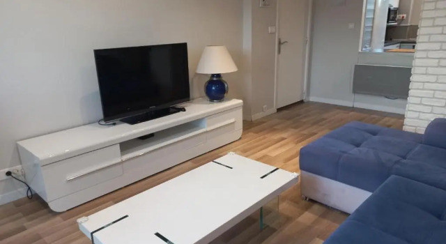 60 m2 , 2 chambres, très calme, plage et commerces à 3 minutes à pied, WIFI fibre optique et parking gratuit, Забронировать Апартаменты/квартира Ла-Сен-сюр-Мер Var coast