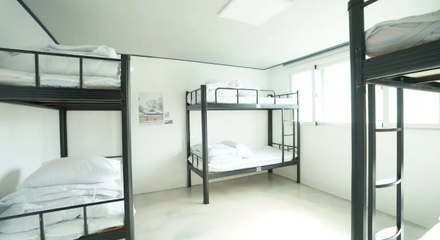 Кровать в общем номере NamSan203 Guest house