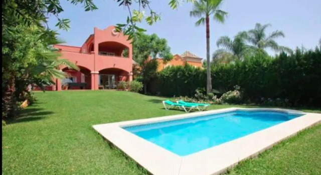 Villa 9 La Alzambra-Puerto Banus, Забронировать Вилла Марбелья Коста-дель-Соль, рядом с Casino Marbella