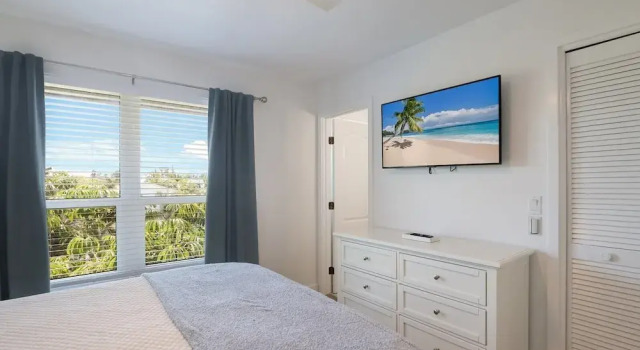 Hidden Pearl 2 Bedroom Home by RedAwning
