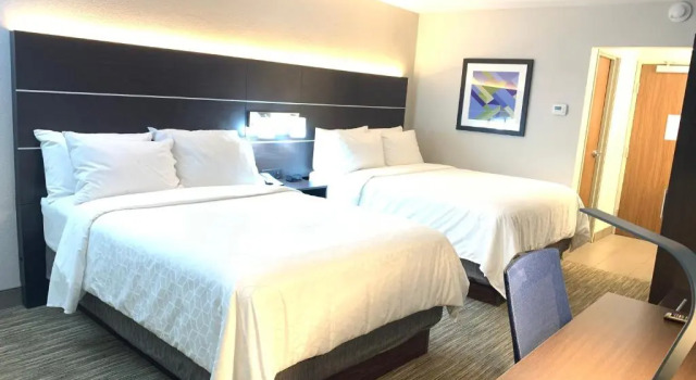 Четырёхместный номер Standard Holiday Inn Express - Allentown North by IHG
