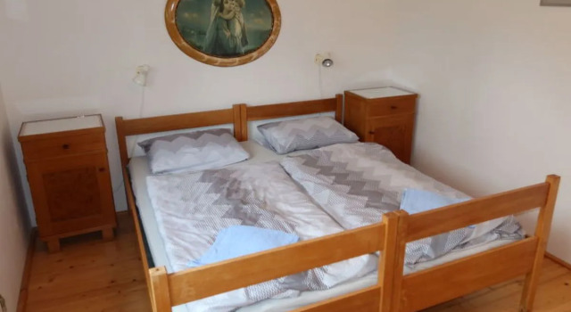 House Strmilov Gsteig Bei Gstaad, Rezerwuj Hotel Hotele w Central Bohemia z parkingiem, Parking