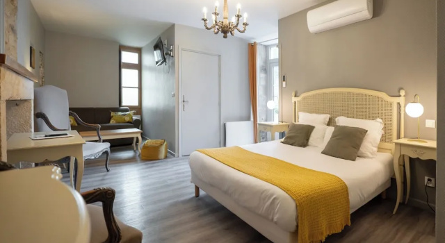 Трёхместный семейный номер Standard Hôtel La Couleuvrine Sarlat Centre Ville