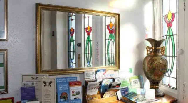 Ferry House Bed and Breakfast, Забронировать Отель Дун-Лэаре Дублин, рядом с Sunday Market in People's Park