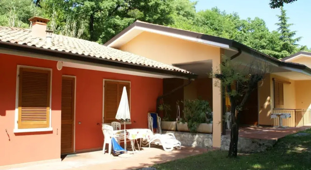 Bungalow in Garda With Pool & Wine Nearby