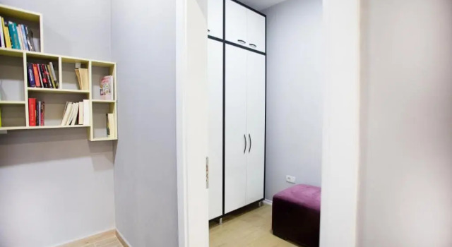 4 BR apartment & BBQ veranda, Забронировать Апартаменты/квартира Тирана область Тирана, рядом с Skanderbeg Square