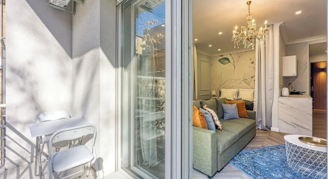 Семейная студия с балконом Boutique Downtown Studio with Balcony  1