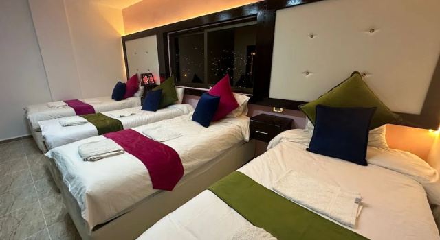 Четырёхместный номер Deluxe Petra Guests Hotel