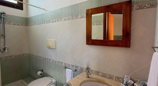 Четырёхместный номер Classic с балконом и с видом на внутренний двор Fattoria Manostalla Villa Chiarelli