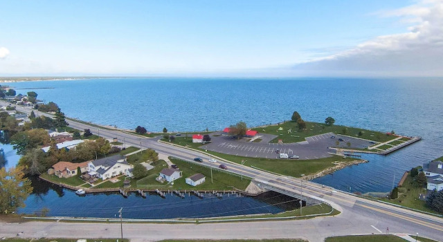 Cozy Tawas City Home w/ Views of Lake Huron!, Varaa Lomakoti Tawas City Michigan