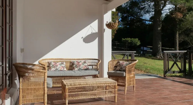 Семейный коттедж с 3 комнатами с красивым видом из окна High Season Farm Luxury Cottages