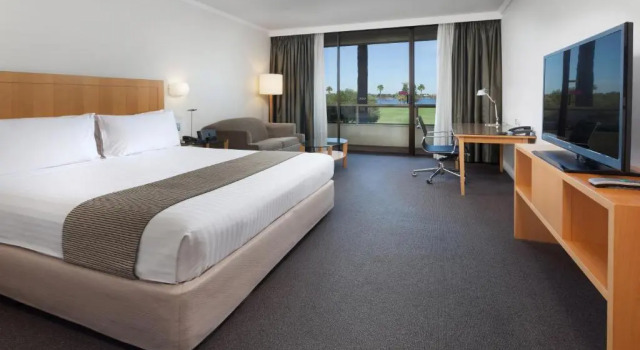 Номер Premium Crowne Plaza Perth by IHG