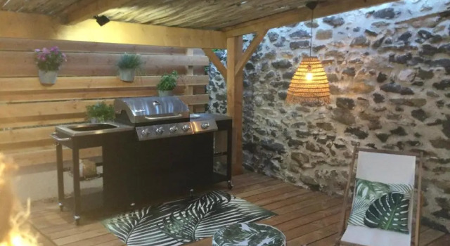 Коттедж La Boheme. Maison de Village Cosy, Jardin Et Spa.