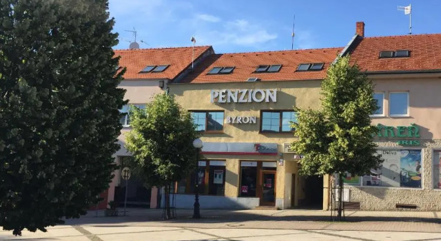 Byron, Rezervovat Hotel Hotely v Nitriansky kraj s parkováním, Parkování