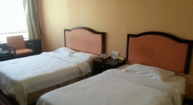 Nanjing Golden Great Wall Hotel, Rezerwuj Hotel Hotele 3-gwiazdkowe w Chalukou, 3*