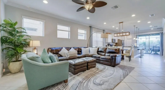 Erin's Windsor at Westside Vacation Home