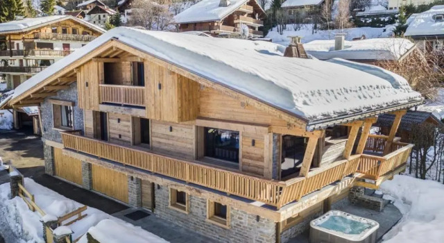 Chalet de luxe avec jacuzzi, salle cinéma et piscine au centre de Megève - FR-1-569-10, Забронировать Шале Виллы Овернь-Рона-Альпы, Вилла
