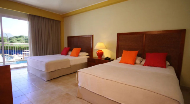 Двухместный номер Standard с балконом Hesperia Playa el Agua