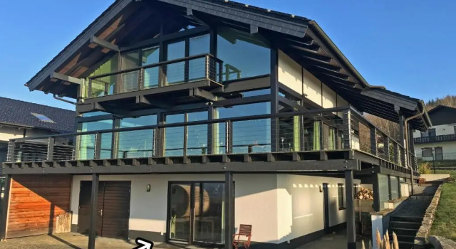 Апартаменты Hunsrück Valley View Apartment with Cedar SAUNA