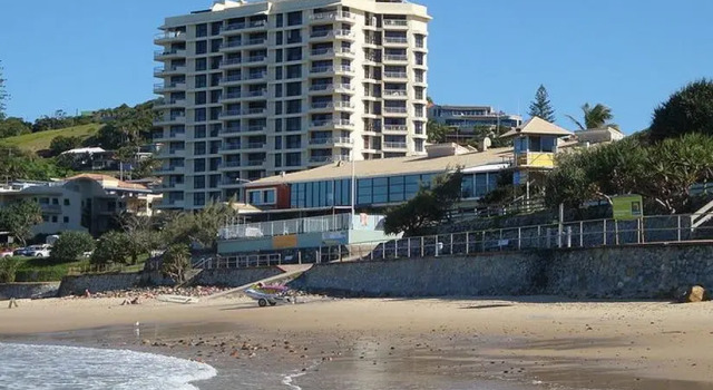 Кровать в общем номере Мансарда Coolum Caprice