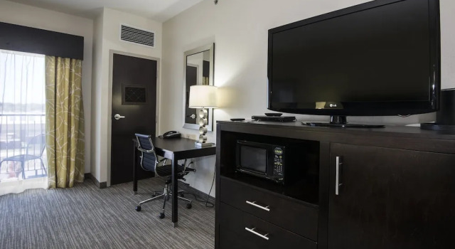 Люкс с балконом Holiday Inn Express Conway by IHG