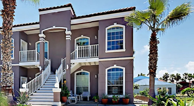 105 E Corral St Condo Unit D - 2 Br condo by RedAwning, Buchen Sie Ferienwohnung Padre Island USA
